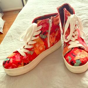 Colorful like new rocket dog platform high tops